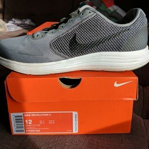 Men's Nike Revolution 3